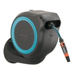 Beste slanghaspel Gardena wandslangenbox RollUp S (turquoise) 15 m: Flexibele besproeiing voor kleine tuinen, zwenkbare slanghaspel, met wandhouder, systeemdelen en spuit, incl. 15 m Gardena slang (18600-20)