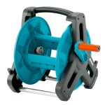 Beste tuinslanghaspel Gardena 8007-20 Classic slanghaspel: slanghaspel voor tuinslangen (13 mm slang), compacte vormgeving, met nadruppelstop, haakse slangaansluiting, slang van max. 50 m, zwart, oranje, grijs, turkoois